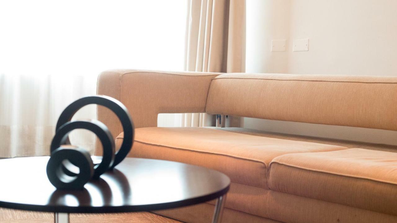 Mds Hotel Калама Экстерьер фото A sofa