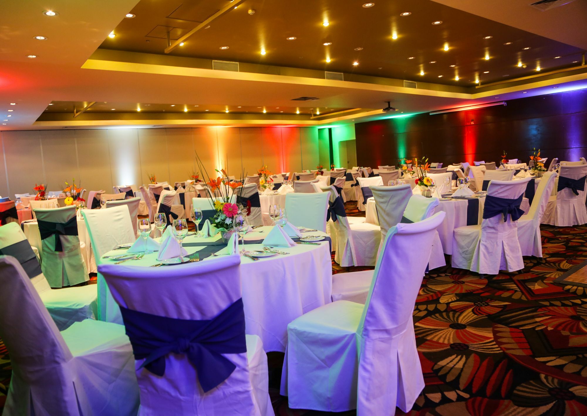 Mds Hotel Калама Экстерьер фото A wedding reception at the Grand Ballroom