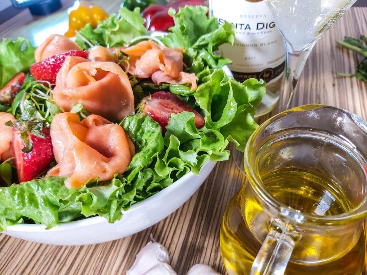 Mds Hotel Калама Экстерьер фото Salmon salad
